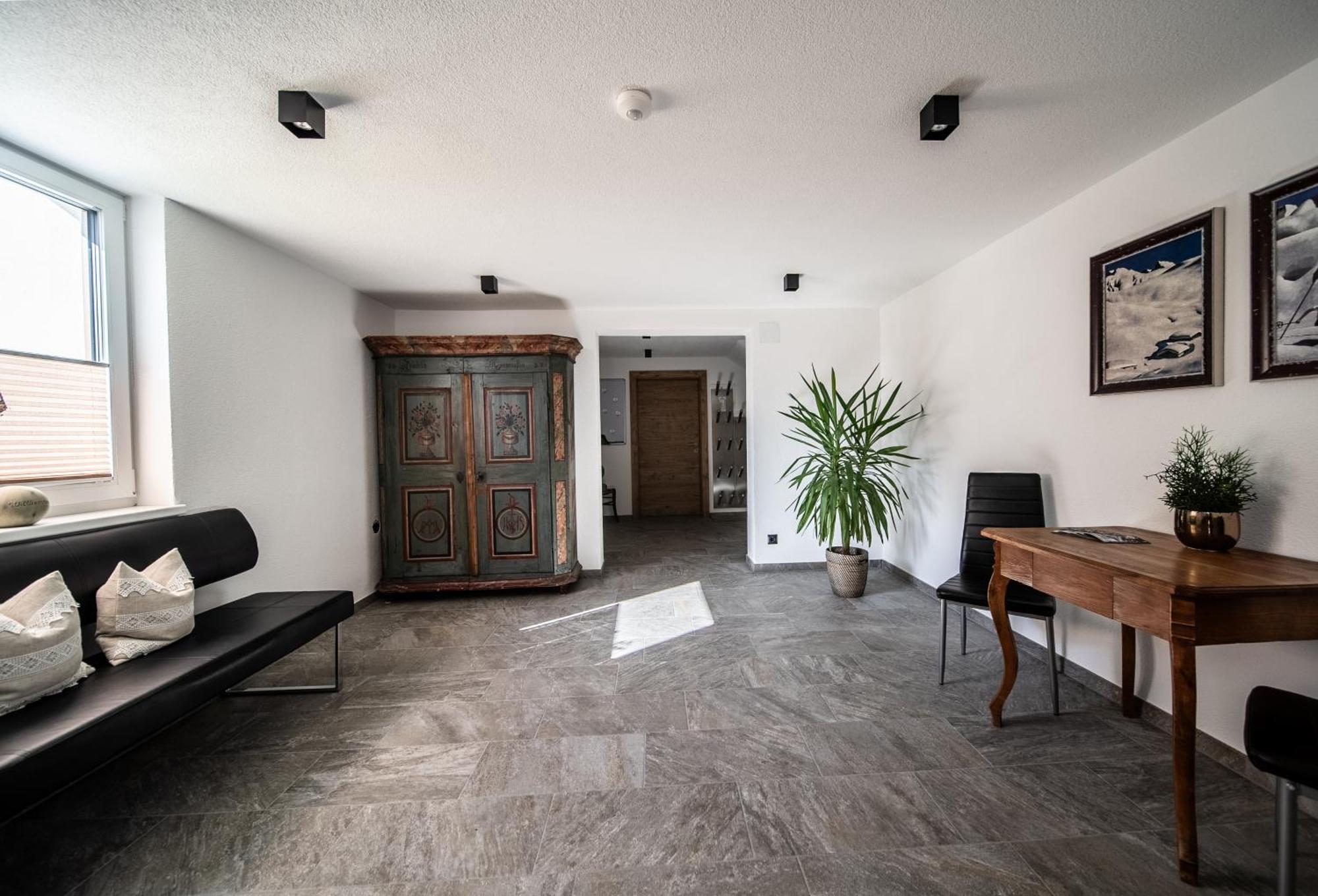 Appartements Tyrol เพทท์นอย อัม อาร์ลแบร์ก ภายนอก รูปภาพ