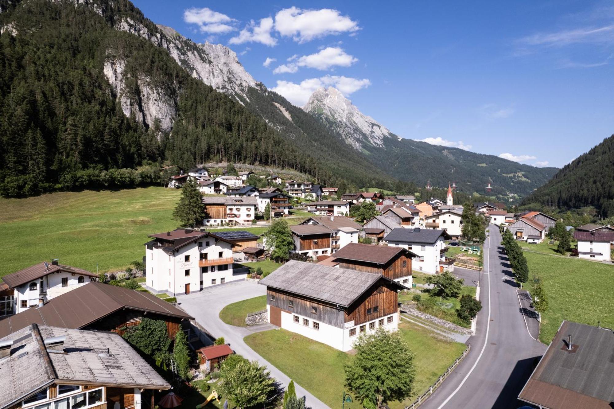 Appartements Tyrol เพทท์นอย อัม อาร์ลแบร์ก ภายนอก รูปภาพ