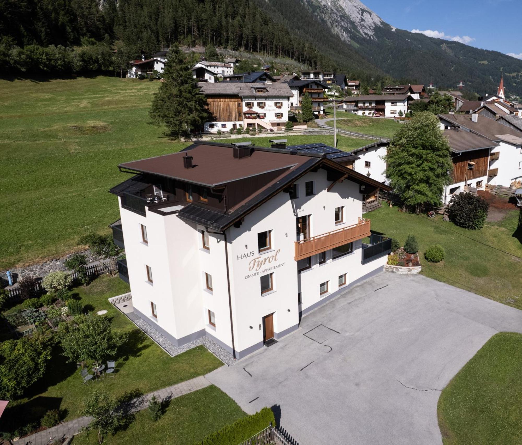 Appartements Tyrol เพทท์นอย อัม อาร์ลแบร์ก ภายนอก รูปภาพ
