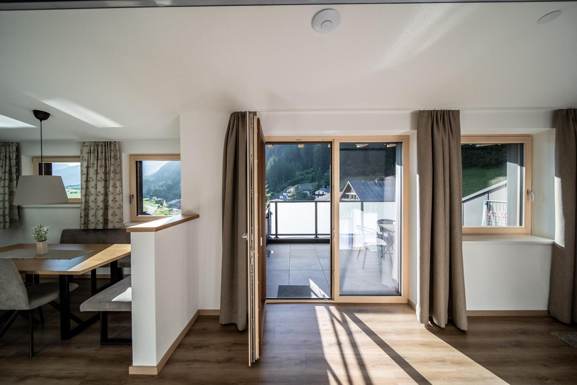 Appartements Tyrol เพทท์นอย อัม อาร์ลแบร์ก ภายนอก รูปภาพ