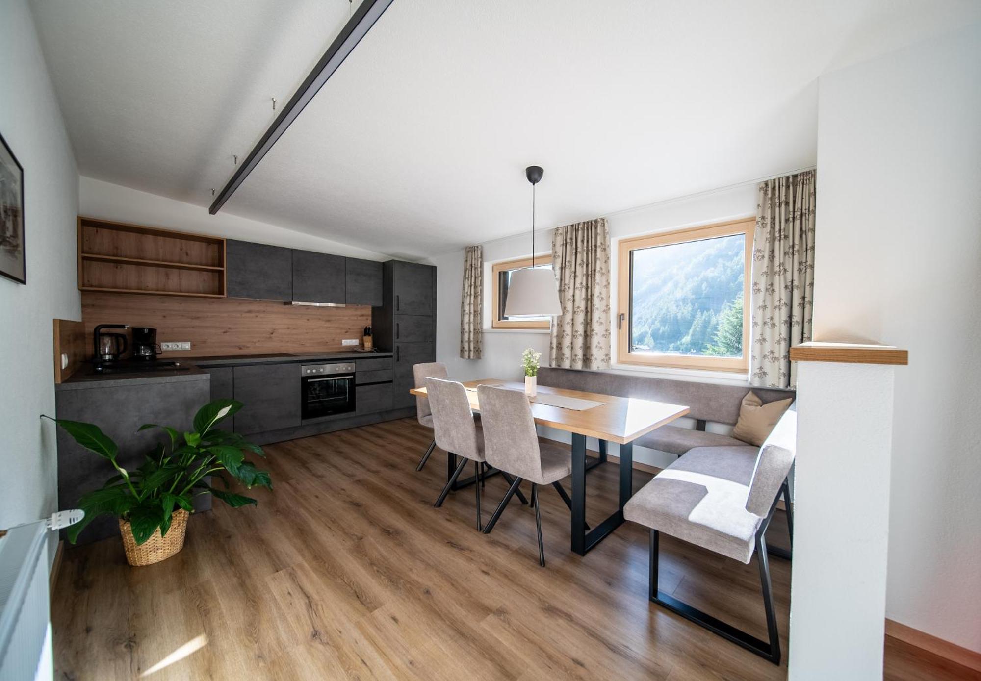 Appartements Tyrol เพทท์นอย อัม อาร์ลแบร์ก ภายนอก รูปภาพ