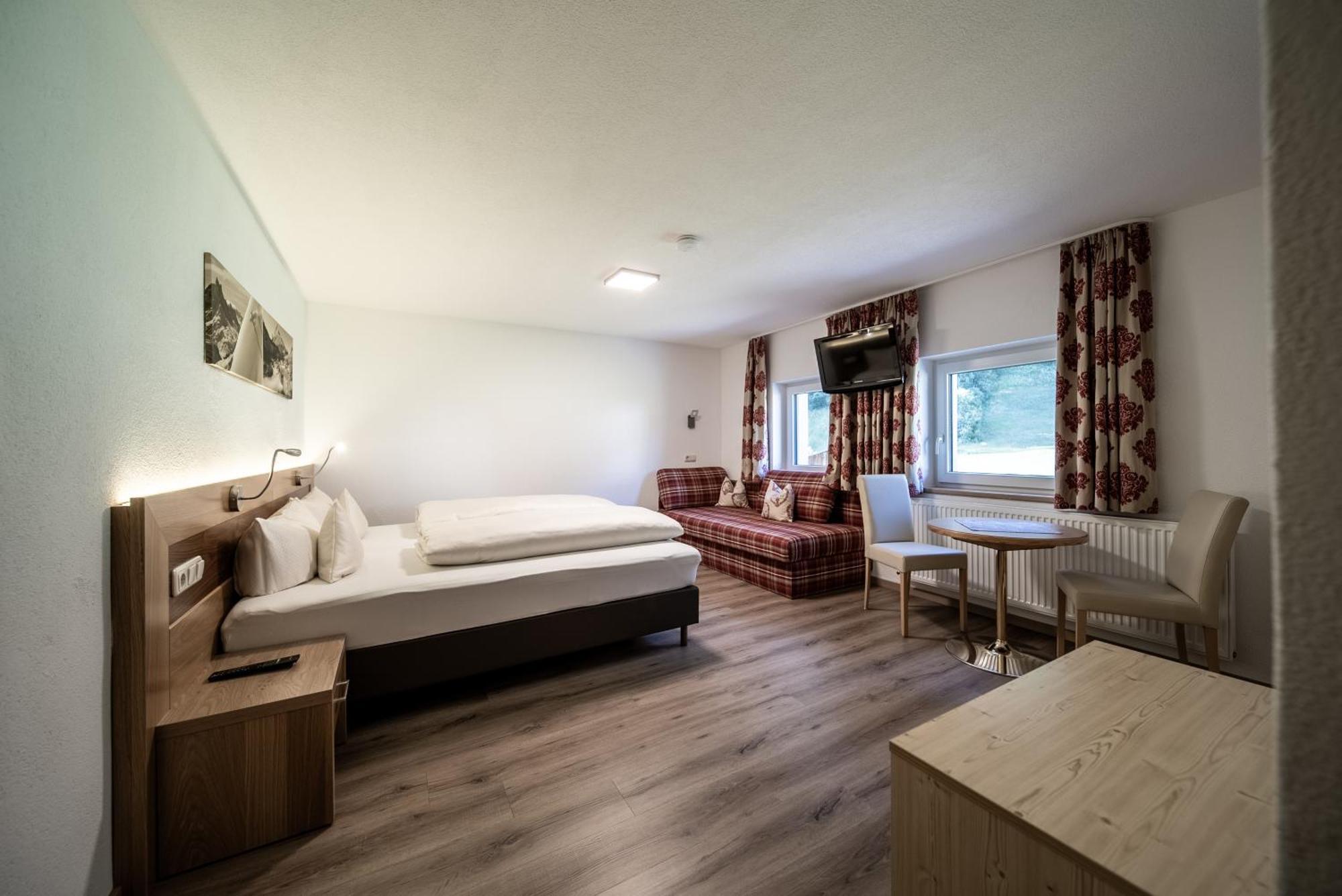 Appartements Tyrol เพทท์นอย อัม อาร์ลแบร์ก ภายนอก รูปภาพ