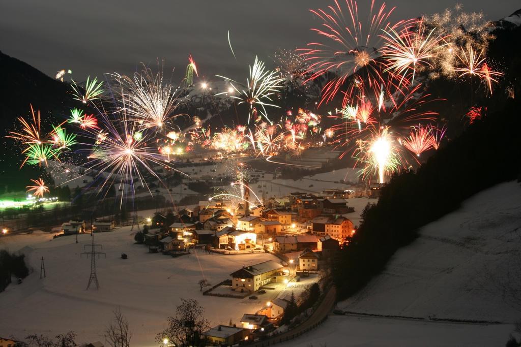 Appartements Tyrol เพทท์นอย อัม อาร์ลแบร์ก ภายนอก รูปภาพ